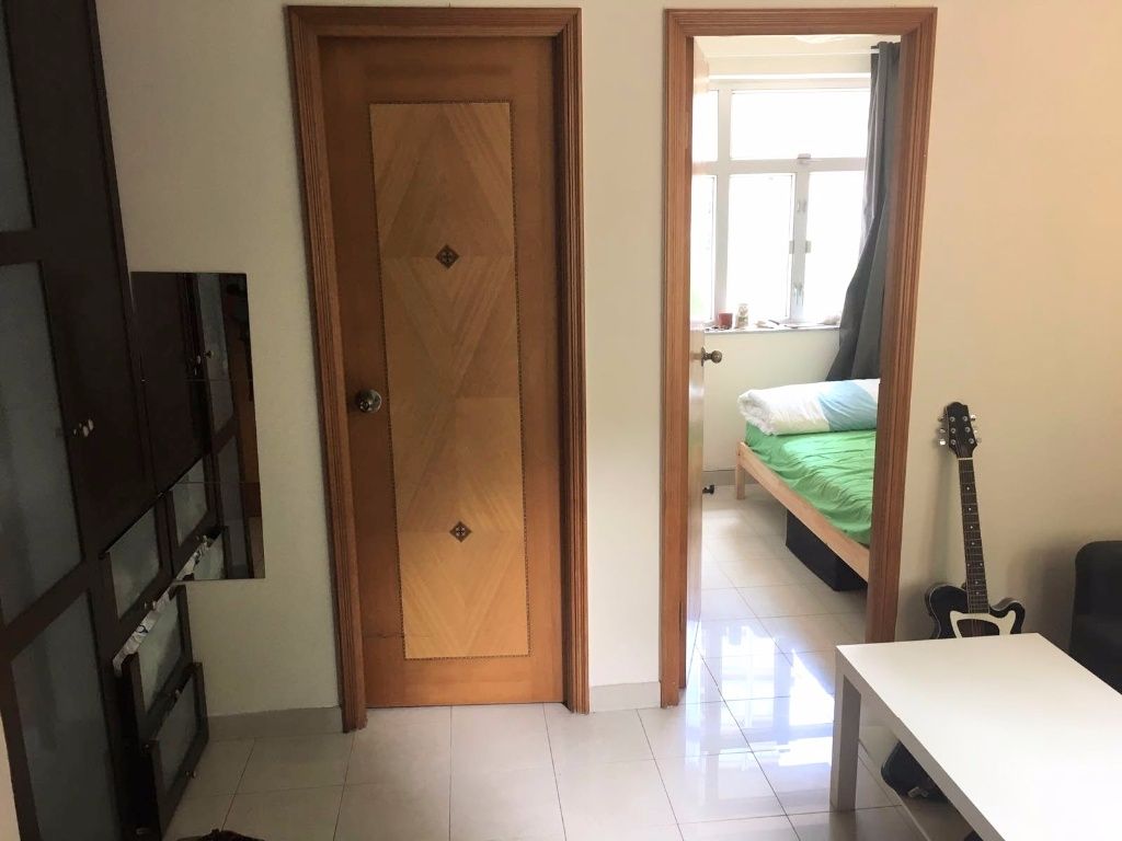 Sunny flat in Sheung Wan near MTR and a park  - Sheung Wan/Central - Bedroom - Homates Hong Kong