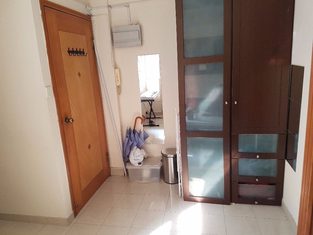 Sunny flat in Sheung Wan near MTR and a park  - Sheung Wan/Central - Bedroom - Homates Hong Kong