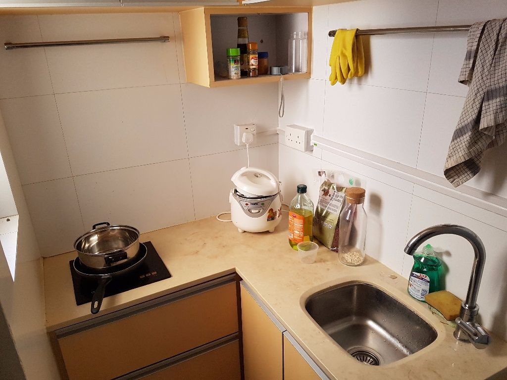 Sunny flat in Sheung Wan near MTR and a park  - Sheung Wan/Central - Bedroom - Homates Hong Kong