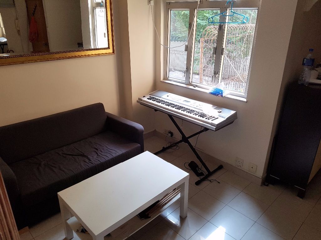 Sunny flat in Sheung Wan near MTR and a park  - Sheung Wan/Central - Bedroom - Homates Hong Kong