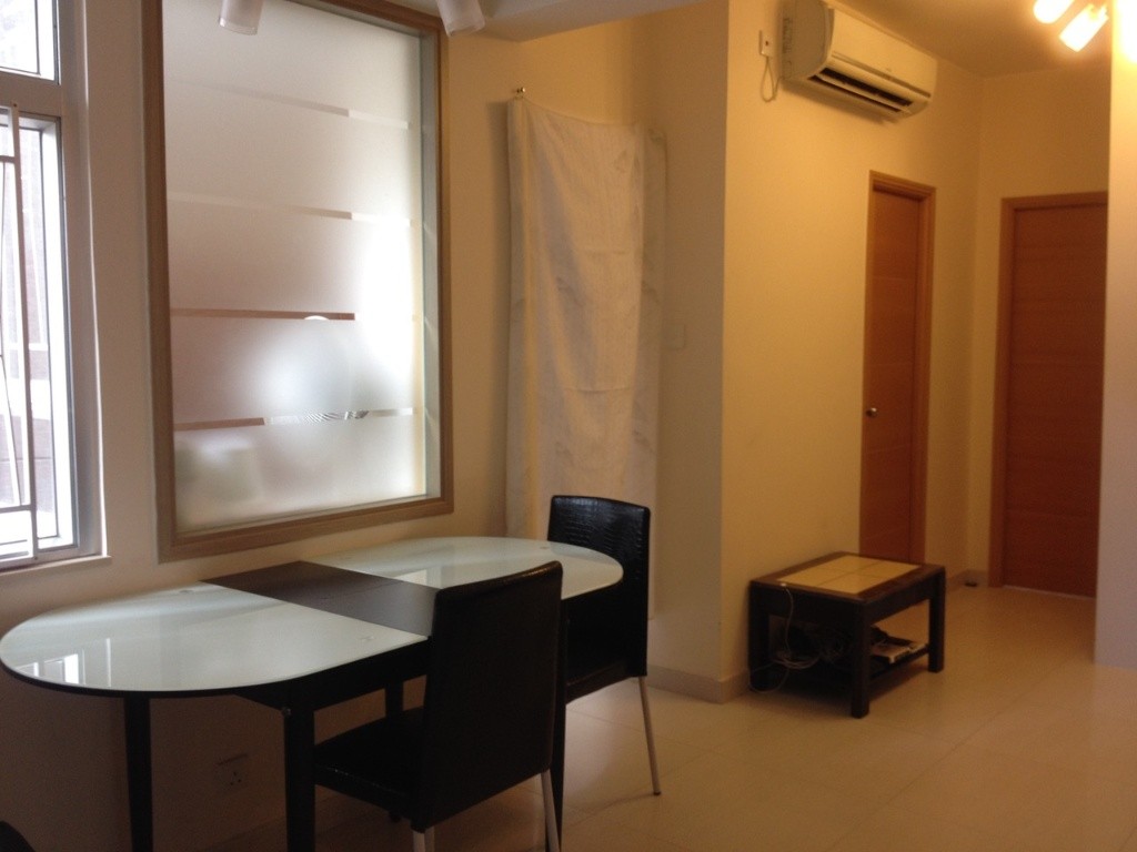 Spacious Master bedroom in a spacious 2BR flat available now, great neighborhood! - 湾仔 - 房间 (合租／分租) - Homates 香港