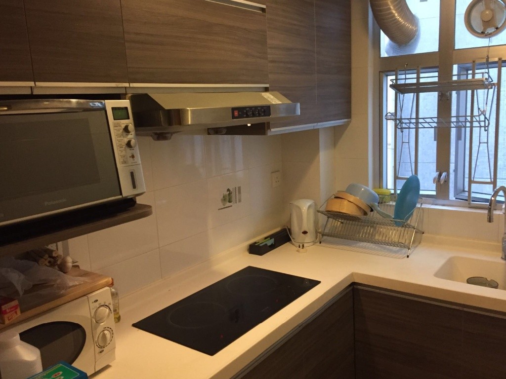 Spacious Master bedroom in a spacious 2BR flat available now, great neighborhood! - 湾仔 - 房间 (合租／分租) - Homates 香港