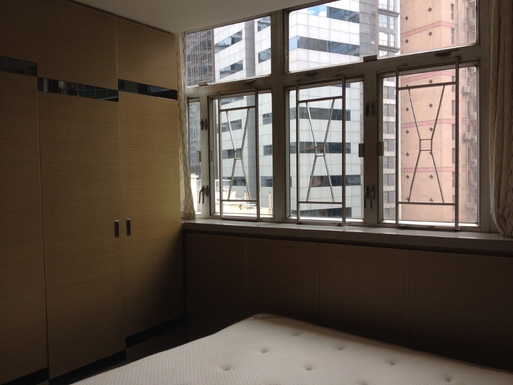 Spacious Master bedroom in a spacious 2BR flat available now, great neighborhood! - 湾仔 - 房间 (合租／分租) - Homates 香港