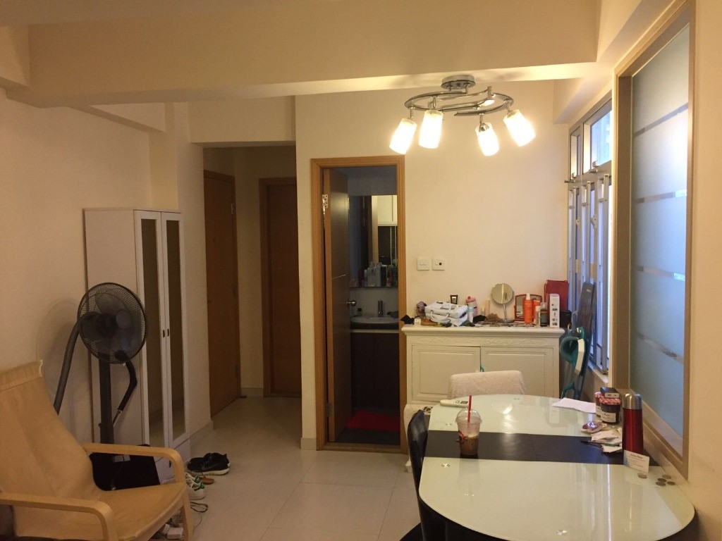 Spacious Master bedroom in a spacious 2BR flat available now, great neighborhood! - 湾仔 - 房间 (合租／分租) - Homates 香港