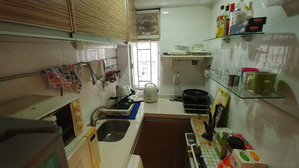 Double room available in fully furnished 500+ square foot newly renovated Prince Edward MTR! - 太子 - 房間 (合租／分租) - Homates 香港