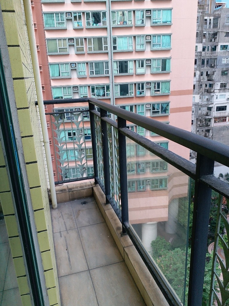 Newly renovated contemporary apartment with balcony - 上環/中環 - 住宅 (整間出租) - Homates 香港