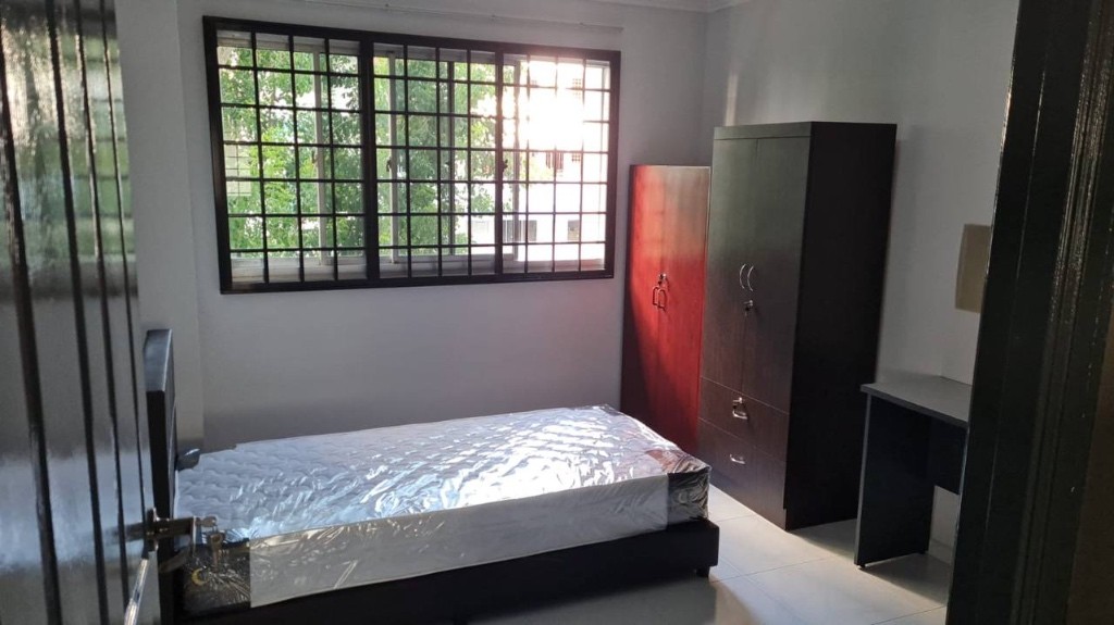 Common room sharing  Master bed 2pax Woodlands,Jurong…… available immediate  Both male and female     Landlord other flat  Fully furnished all inclusive  -Master bed  -Fan -Aircon -Wi-Fi/ pub  -Water  - Homates 香港