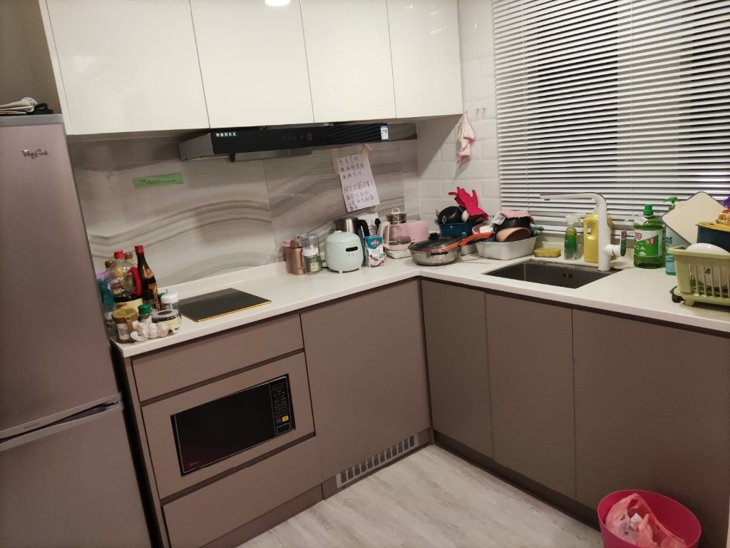 油麻地金堂大廈女生共居 Yau Ma Tei Coliving Space for Rent very close to MTR station - 旺角/油麻地 - 房間 (合租／分租) - Homates 香港