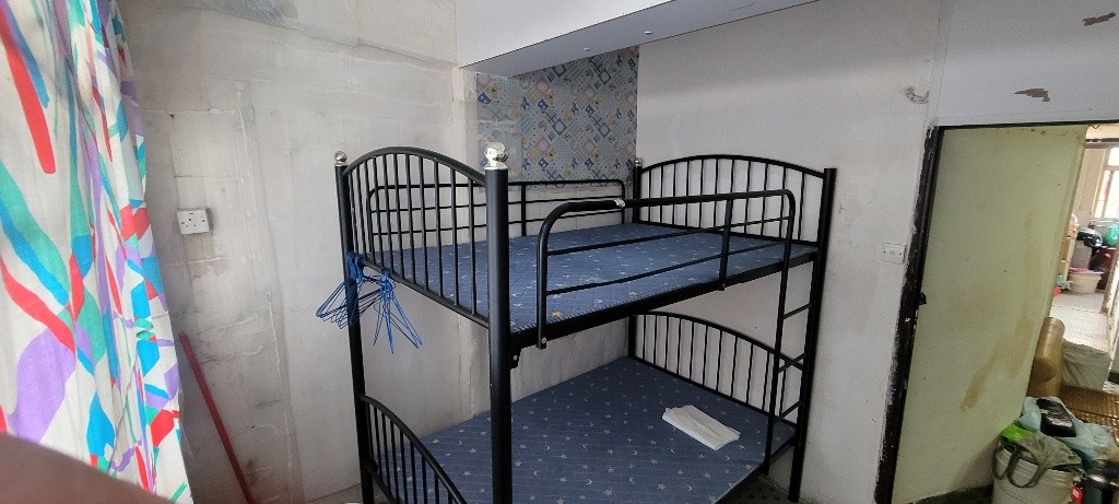 近地鐵站分房出租及700呎天台使用權 - Tsuen Wan - Bedroom - Homates Hong Kong