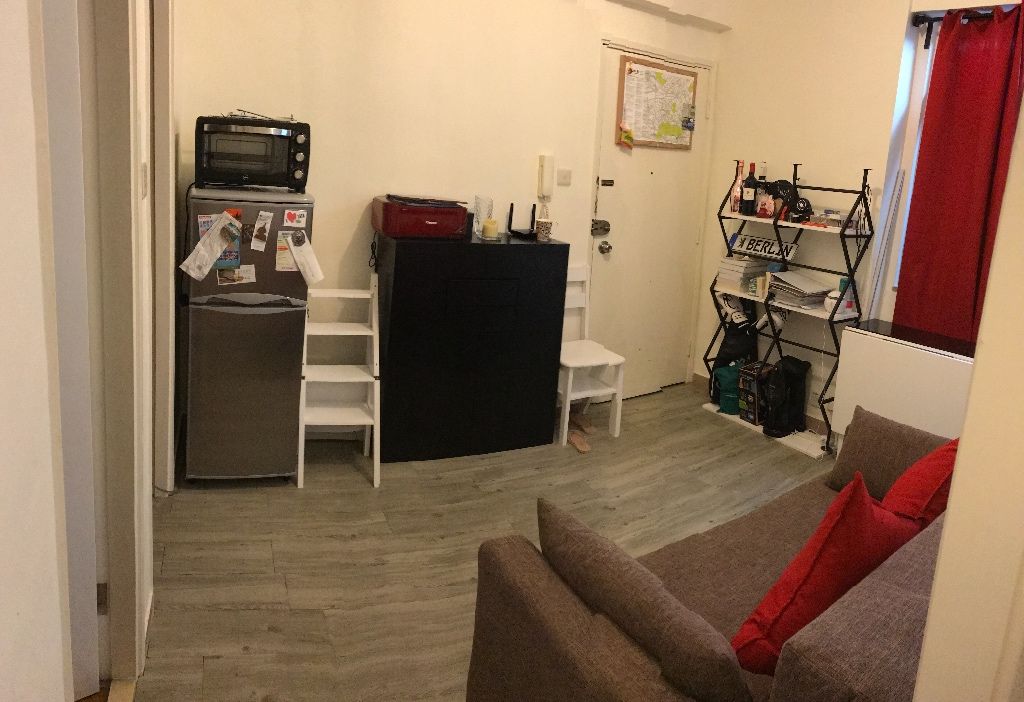 Cozy double bedroom with private terrace (Sai Ying Pun - 西區 - 房間 (合租／分租) - Homates 香港