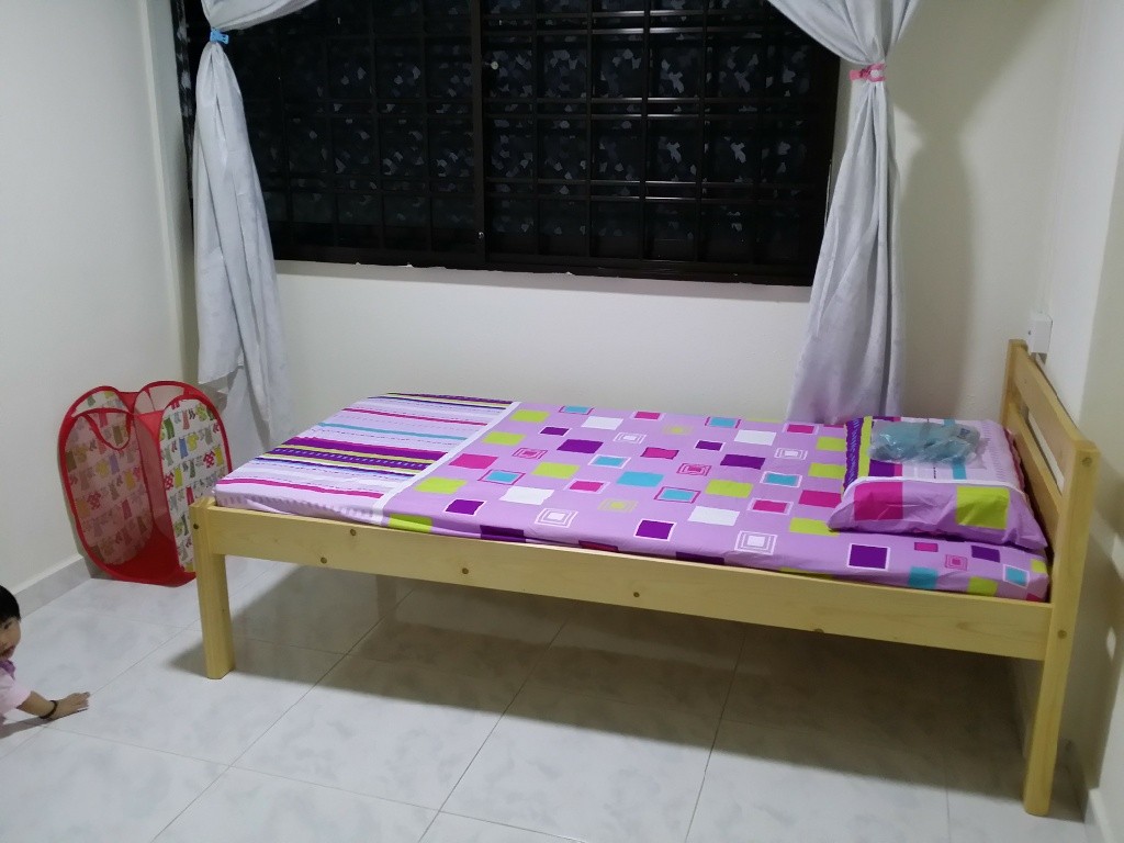 Near Pioneer MRT Common Room for Rent @ 96107306 Jurong West - Boon Lay - Bedroom - Homates Singapore