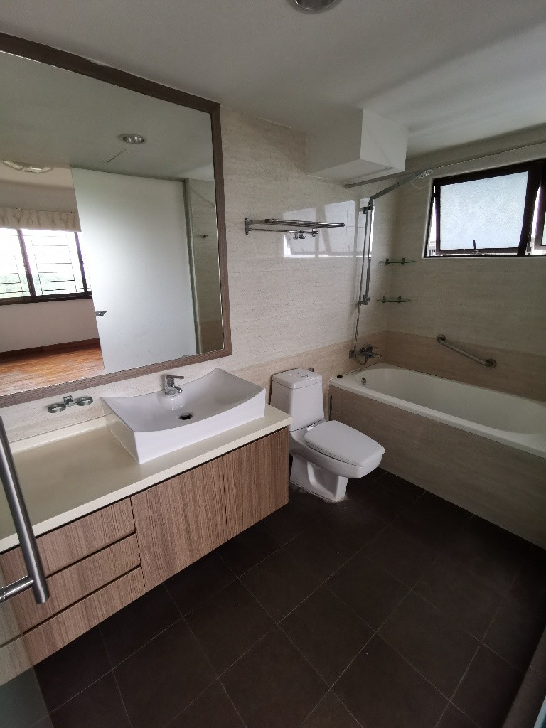 Immediate Available - Braddell View 10B-Master Bed Room/ Swimming pool &amp; gym facilities / Strictly Single Occupancy/no Owner Staying/No Agent Fee/Cooking allowed/With attach Bathroom/Near Brad - Homates Singapore