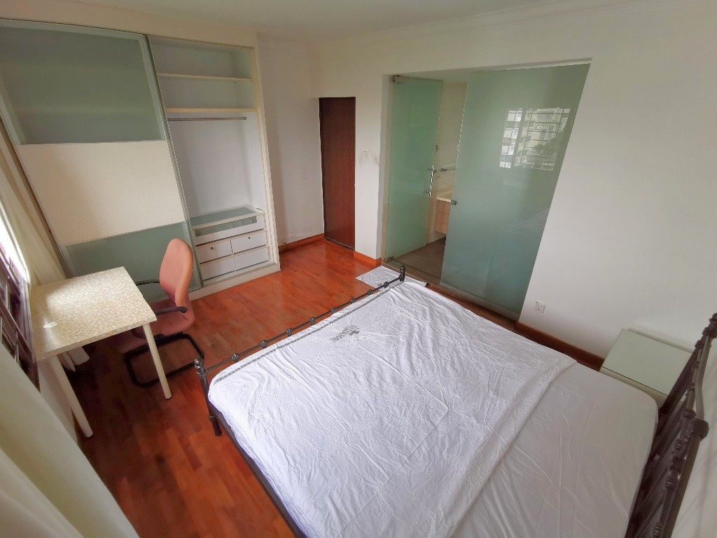 Immediate Available - Braddell View 10B-Master Bed Room/ Swimming pool &amp; gym facilities / Strictly Single Occupancy/no Owner Staying/No Agent Fee/Cooking allowed/With attach Bathroom/Near Brad - Homates Singapore