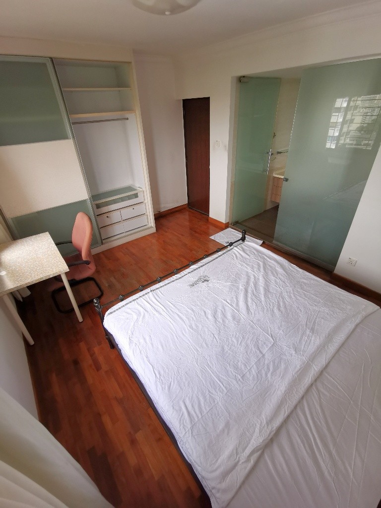 Immediate Available - Braddell View 10B-Master Bed Room/ Swimming pool &amp; gym facilities / Strictly Single Occupancy/no Owner Staying/No Agent Fee/Cooking allowed/With attach Bathroom/Near Brad - Homates Singapore