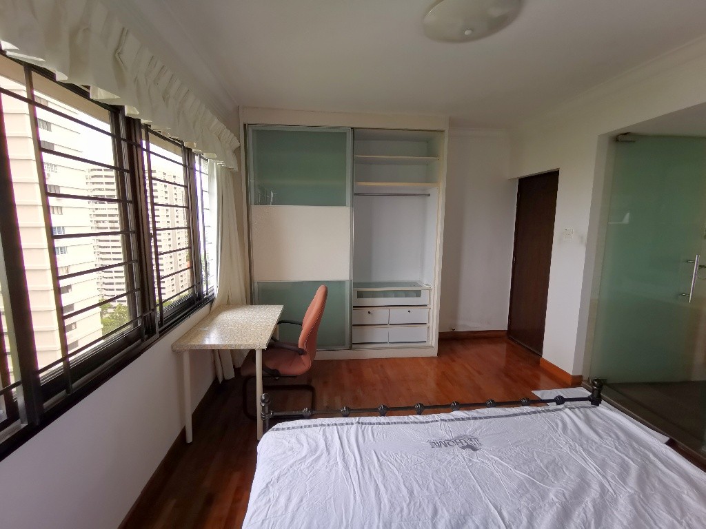 Immediate Available - Braddell View 10B-Master Bed Room/ Swimming pool &amp; gym facilities / Strictly Single Occupancy/no Owner Staying/No Agent Fee/Cooking allowed/With attach Bathroom/Near Brad - Homates Singapore