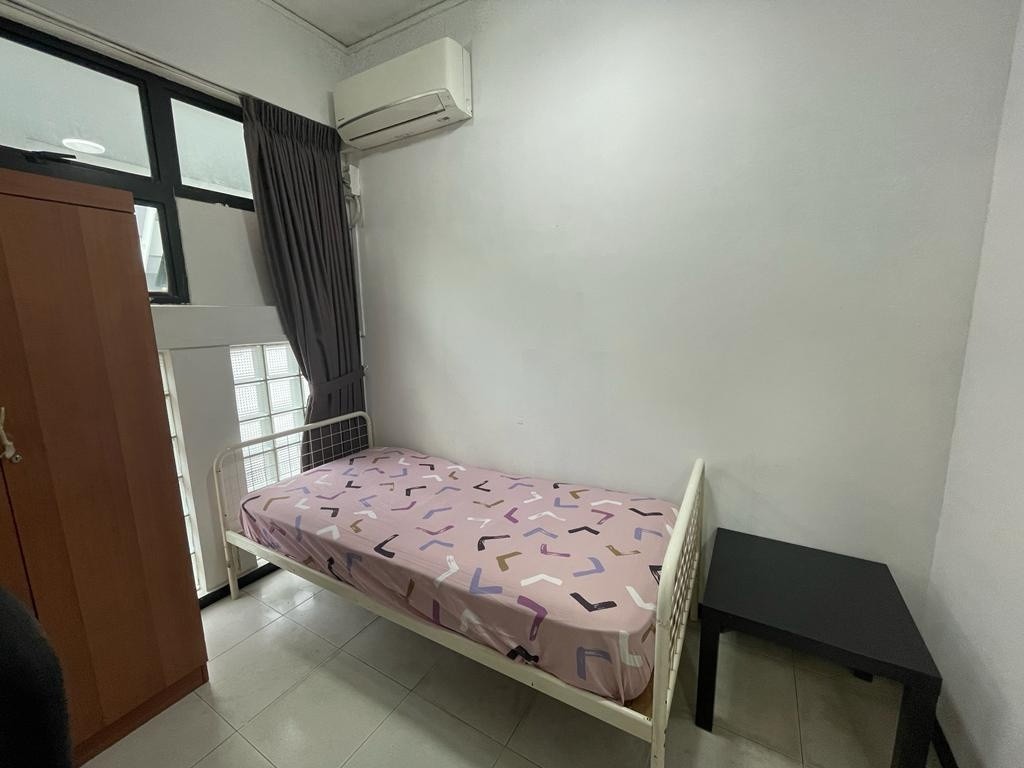 Immediate Available - Common Room/Strictly Single Occupancy/no Owner Staying/No Agent Fee/Cooking allowed/ Toa Payoh MRT / Novena MRT /Balestier - Novena - Bedroom - Homates Singapore