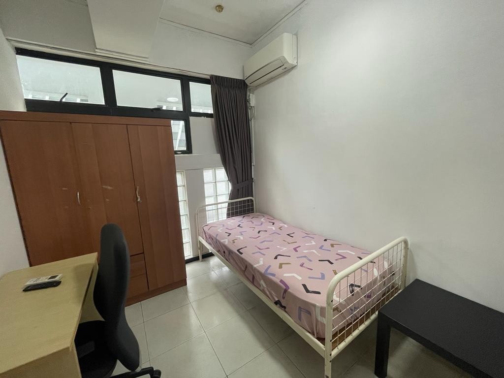 Immediate Available - Common Room/Strictly Single Occupancy/no Owner Staying/No Agent Fee/Cooking allowed/ Toa Payoh MRT / Novena MRT /Balestier - Novena - Bedroom - Homates Singapore