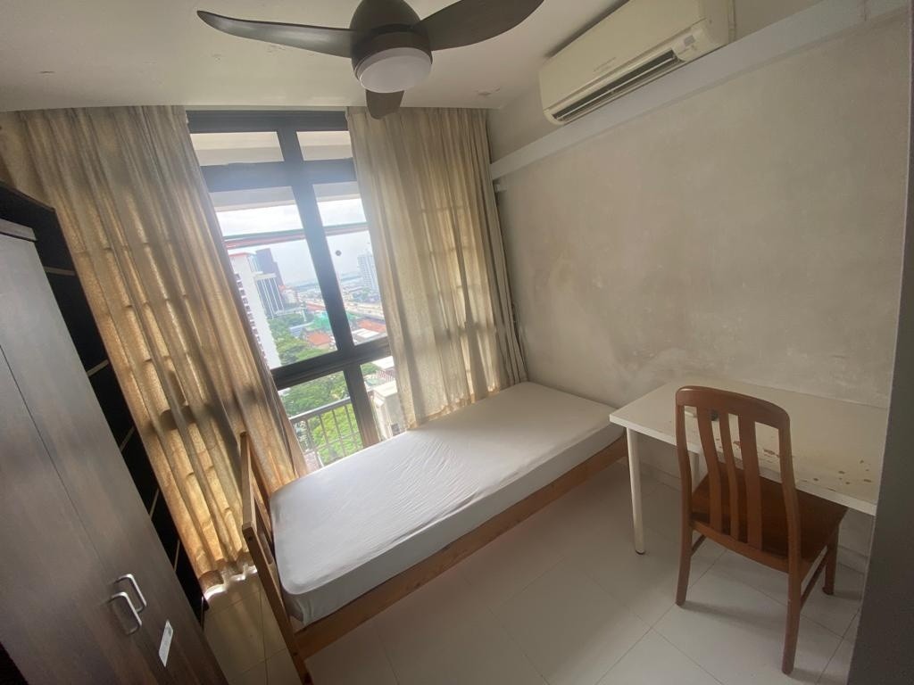 Available Immediate- Common Room/Strictly Single Occupancy/no Owner Staying/1person stay/Wifi/Aircon/No Agent Fee/Cooking allowed/Near Outram MRT/Tanjong Pagar MRT/Chinatown MRT - Outram - Bedroom - Homates Singapore