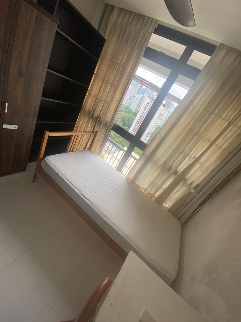 Available Immediate- Common Room/Strictly Single Occupancy/no Owner Staying/1person stay/Wifi/Aircon/No Agent Fee/Cooking allowed/Near Outram MRT/Tanjong Pagar MRT/Chinatown MRT - Outram - Bedroom - Homates Singapore