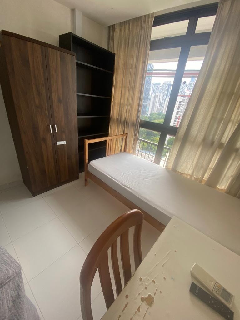 Available Immediate- Common Room/Strictly Single Occupancy/no Owner Staying/1person stay/Wifi/Aircon/No Agent Fee/Cooking allowed/Near Outram MRT/Tanjong Pagar MRT/Chinatown MRT - Outram - Bedroom - Homates Singapore