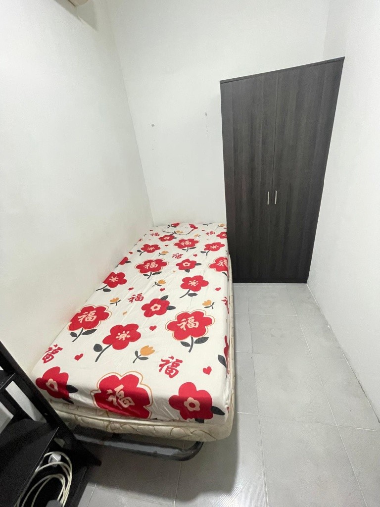 Immediate Available  - Common Room/Strictly Single Occupancy/no Owner Staying/No Agent Fee/Cooking allowed/Near Somerset MRT/Newton MRT/Dhoby Ghaut MRT - Dhoby Ghaut - Bedroom - Homates Singapore