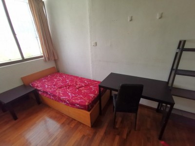 Common Room/1 person stay/No Owner Staying/Fully Furnished /WIFI/2 Shared Bathroom/allowed Light Cooking/ Balestier / Toa Payoh/Novena MRT /Available Immediate - 400 Balestier Road, #04-06, Singapore 329802