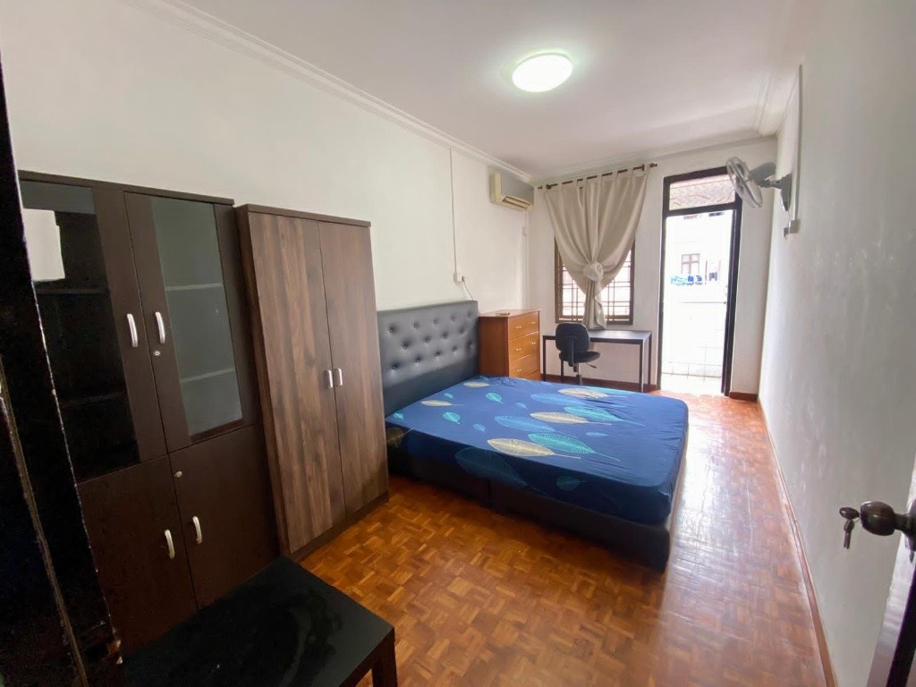 Available Immediate /Common Room/FOR 1 PERSON STAY ONLY/Wifi/No window/Light cooking allowd/No owner staying/No Agent Fee/Near Novena MRT/Toa Payoh MRT/Caldecott MRT - Toa Payoh - Bedroom - Homates Singapore