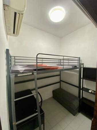 Available Immediate /Common Room/FOR 1 PERSON STAY ONLY/Wifi/Air-con/No owner staying/No Agent Fee/Cooking allowed/Novena MRT  / Toa Payoh MRT / Boon Keng / Thomson MRT - Boon Keng - Bedroom - Homates Singapore