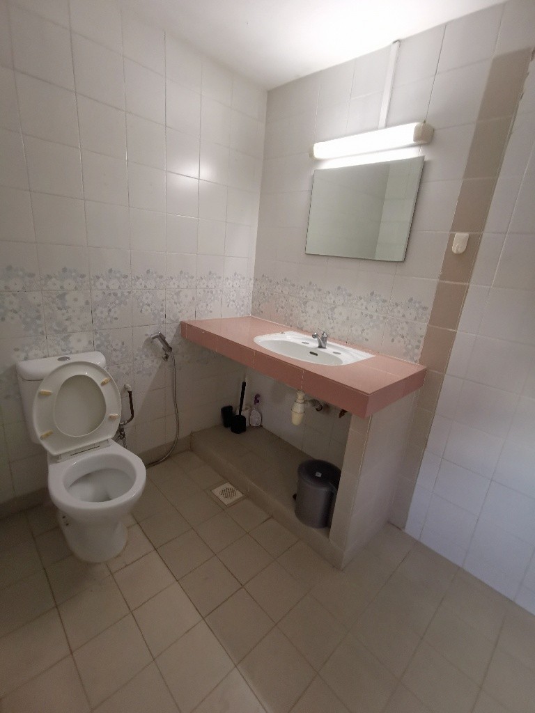 Common Room/1 person stay/No Owner Staying/Fully Furnished /WIFI/2 Shared Bathroom/allowed Light Cooking/ Balestier / Toa Payoh/Novena MRT /Available Immediate - Toa Payoh 大巴窑 - 分租房间 - Homates 新加坡