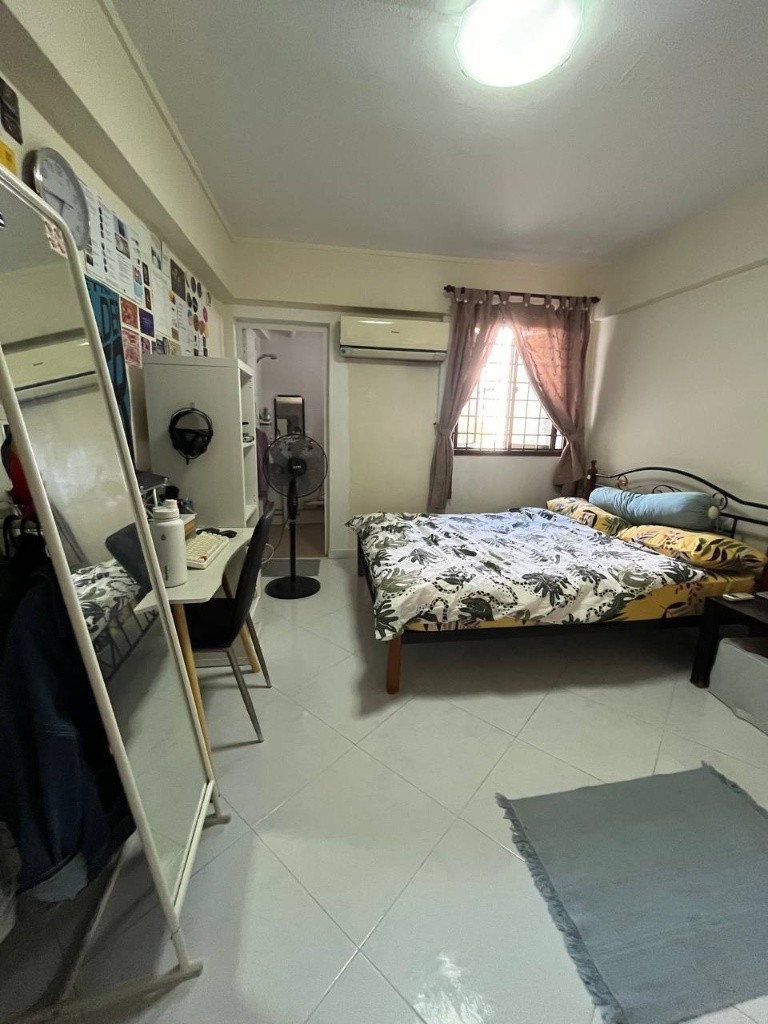 FOR LEASE TAKEOVER: Master bedroom with attached bathroom for rent near 🟢 Chinese Garden MRT and 🟢🔴 Jurong East MRT - Jurong East - Bedroom - Homates Singapore