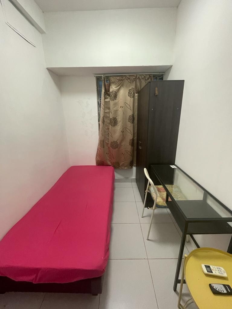 Available 12 Oct/Common Room/FOR 1 PERSON STAY ONLY/Wifi/No owner staying/No Agent Fee/Cooking allowed/Near Lavender MRT/Nicoll Highway MRT / Bugis MRT - Lavender - Bedroom - Homates Singapore