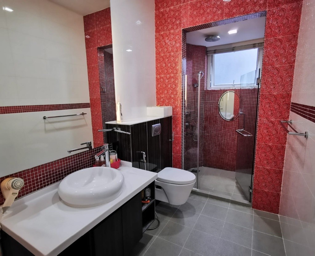 Serangoon Garden Estate, Landed Semi-D, Spacious room with attached bathroom - Serangoon 實龍崗 - 整個住家 - Homates 新加坡