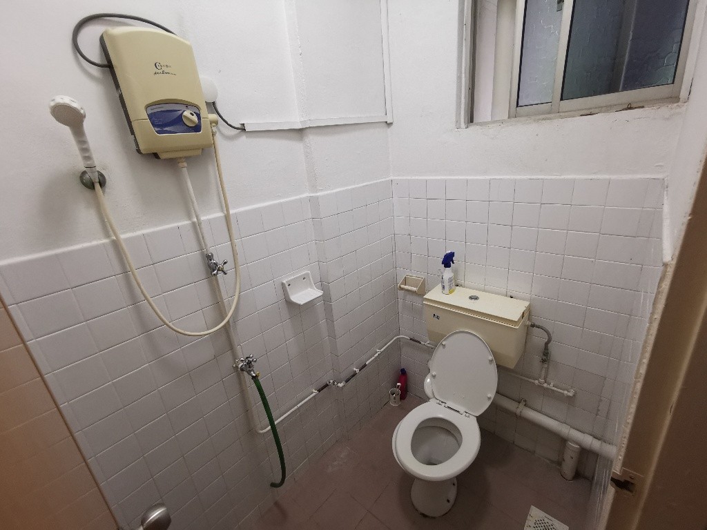 Tanglin / River Valley / Orchard - Kum Hing Court - Balcony Queen Room- Available Now, Property, Rentals, Room Rentals - Tanglin - Bedroom - Homates Singapore